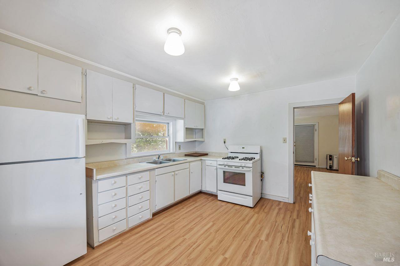 Detail Gallery Image 7 of 38 For 740 First St, Sebastopol,  CA 95472 - 2 Beds | 1 Baths