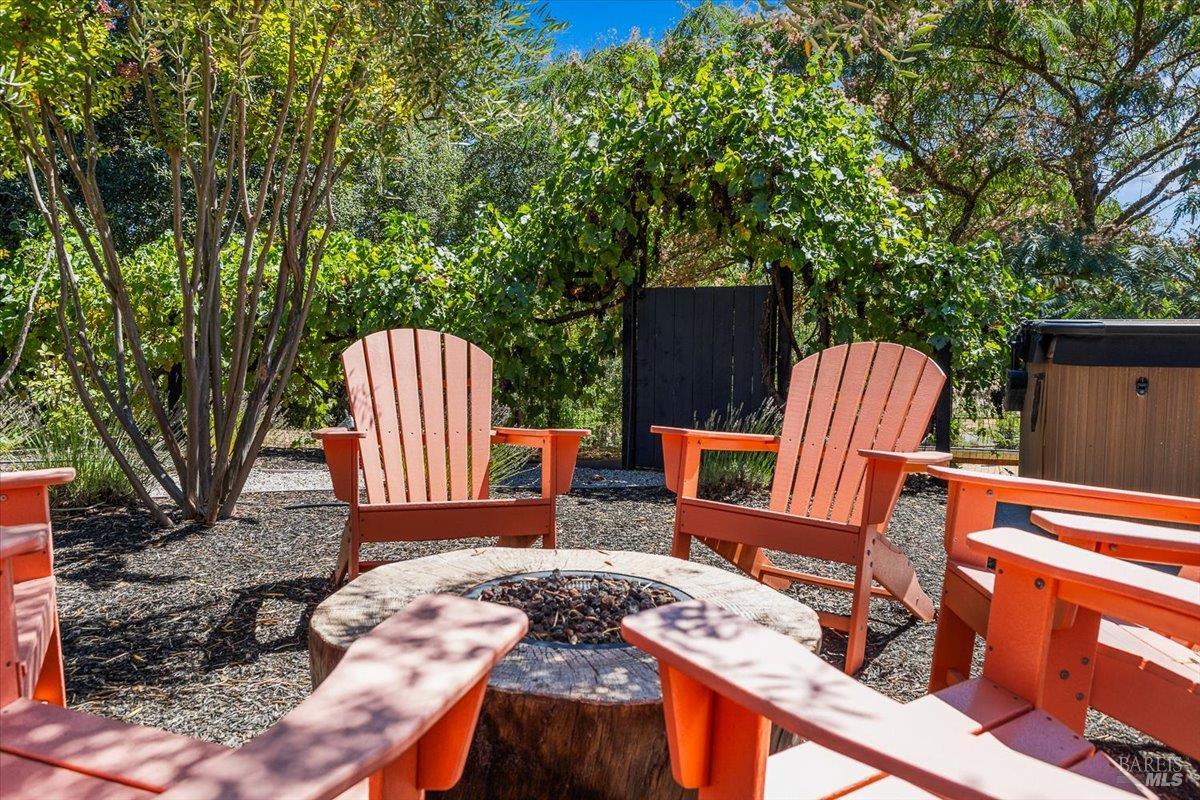 Detail Gallery Image 32 of 42 For 1208 Chiquita Rd, Healdsburg,  CA 95448 - 3 Beds | 3 Baths
