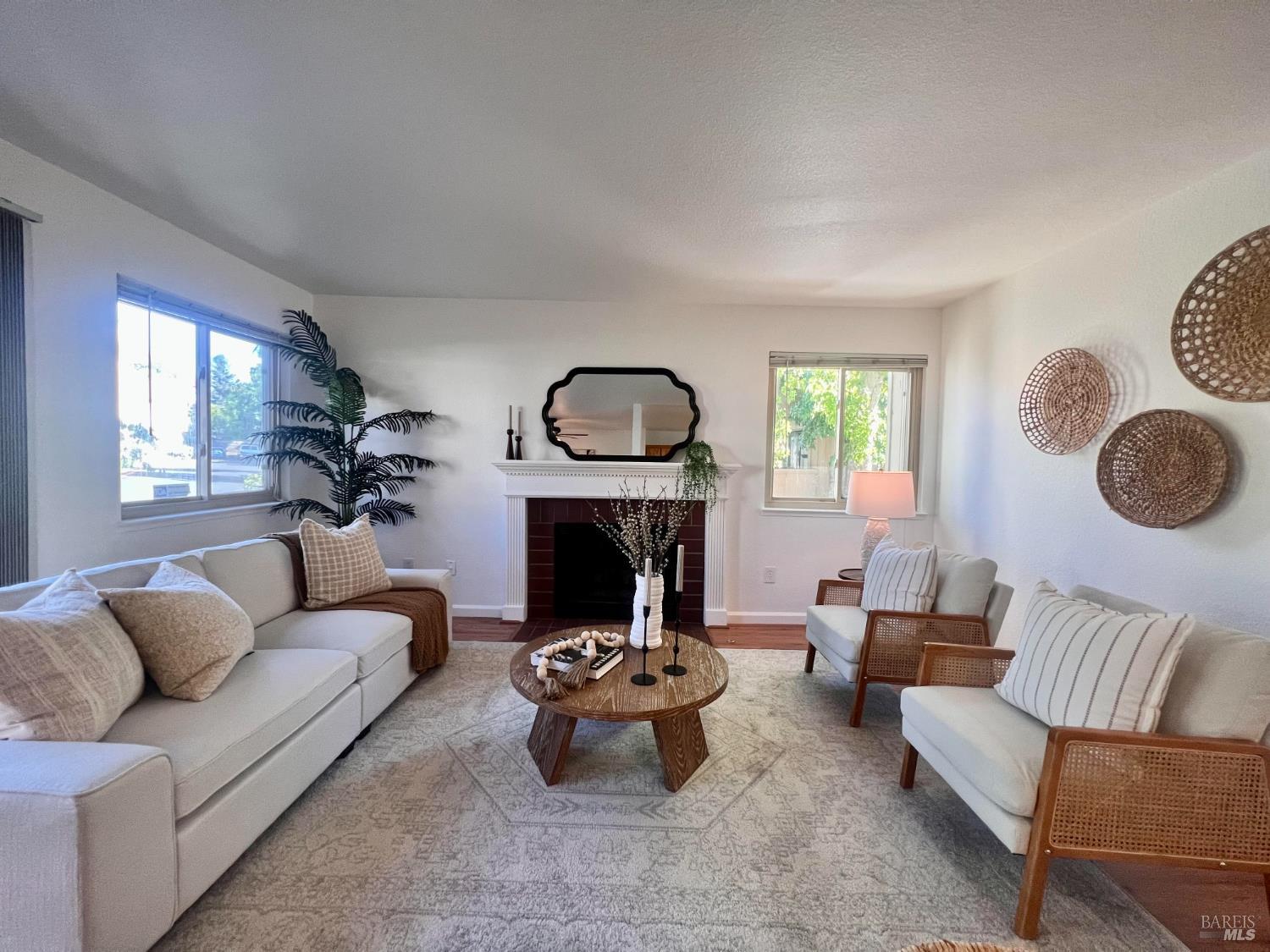 Detail Gallery Image 4 of 11 For 2569 Westberry Dr, Santa Rosa,  CA 95403 - 2 Beds | 1 Baths