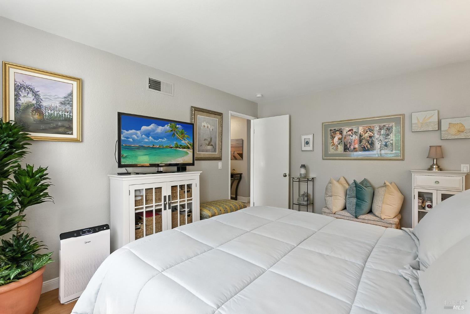 Detail Gallery Image 10 of 16 For 44 Hector Ln, Novato,  CA 94949 - 2 Beds | 1 Baths