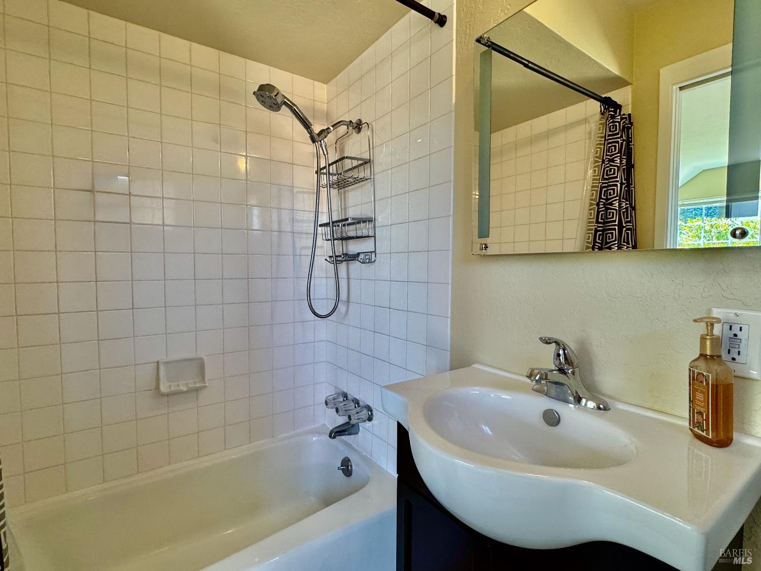 Detail Gallery Image 18 of 27 For 1971 Olive Ave, Saint Helena,  CA 94574 - 4 Beds | 3 Baths