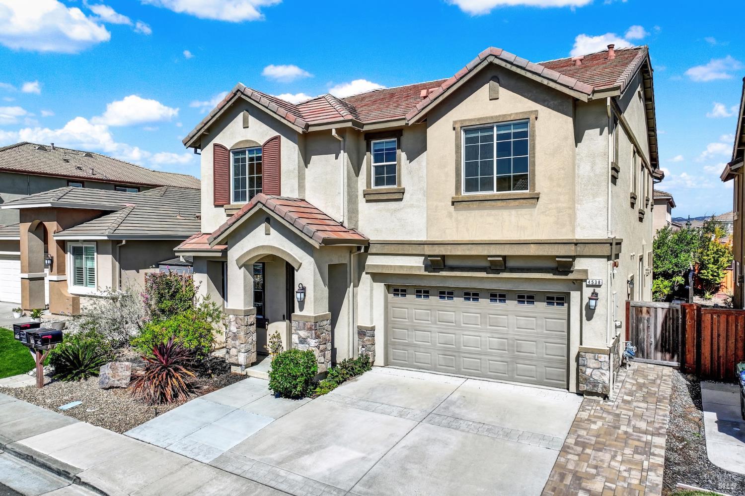 Detail Gallery Image 2 of 46 For 4538 Paseo Dr, Fairfield,  CA 94534 - 5 Beds | 3 Baths