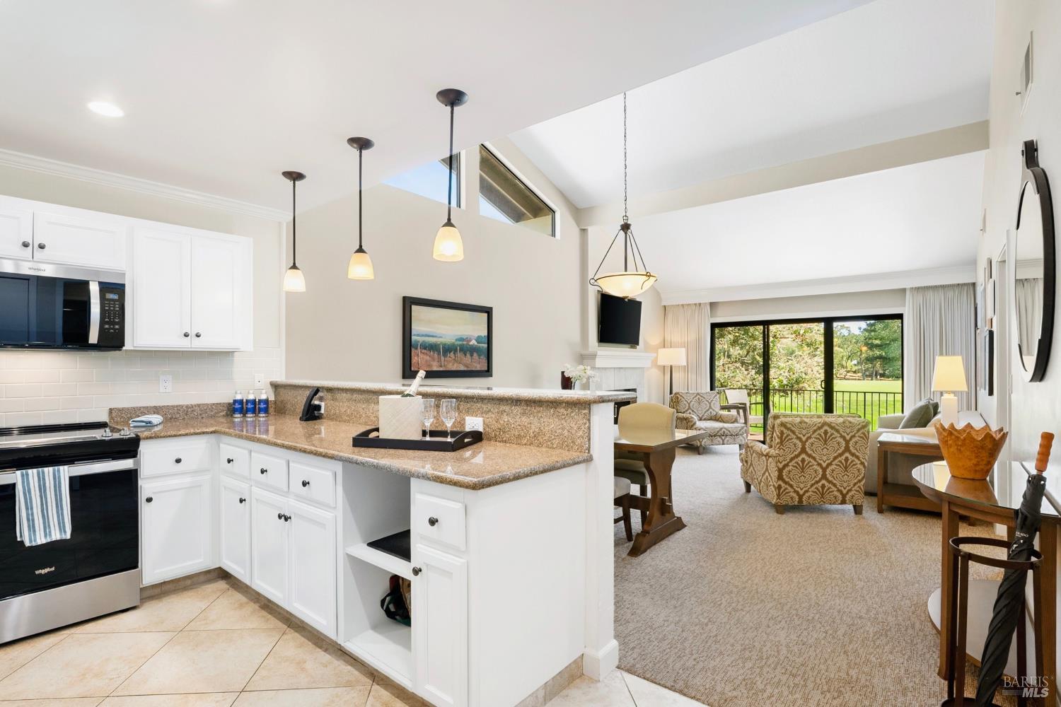 Detail Gallery Image 6 of 47 For 833 Augusta Cir, Napa,  CA 94558 - 2 Beds | 2 Baths