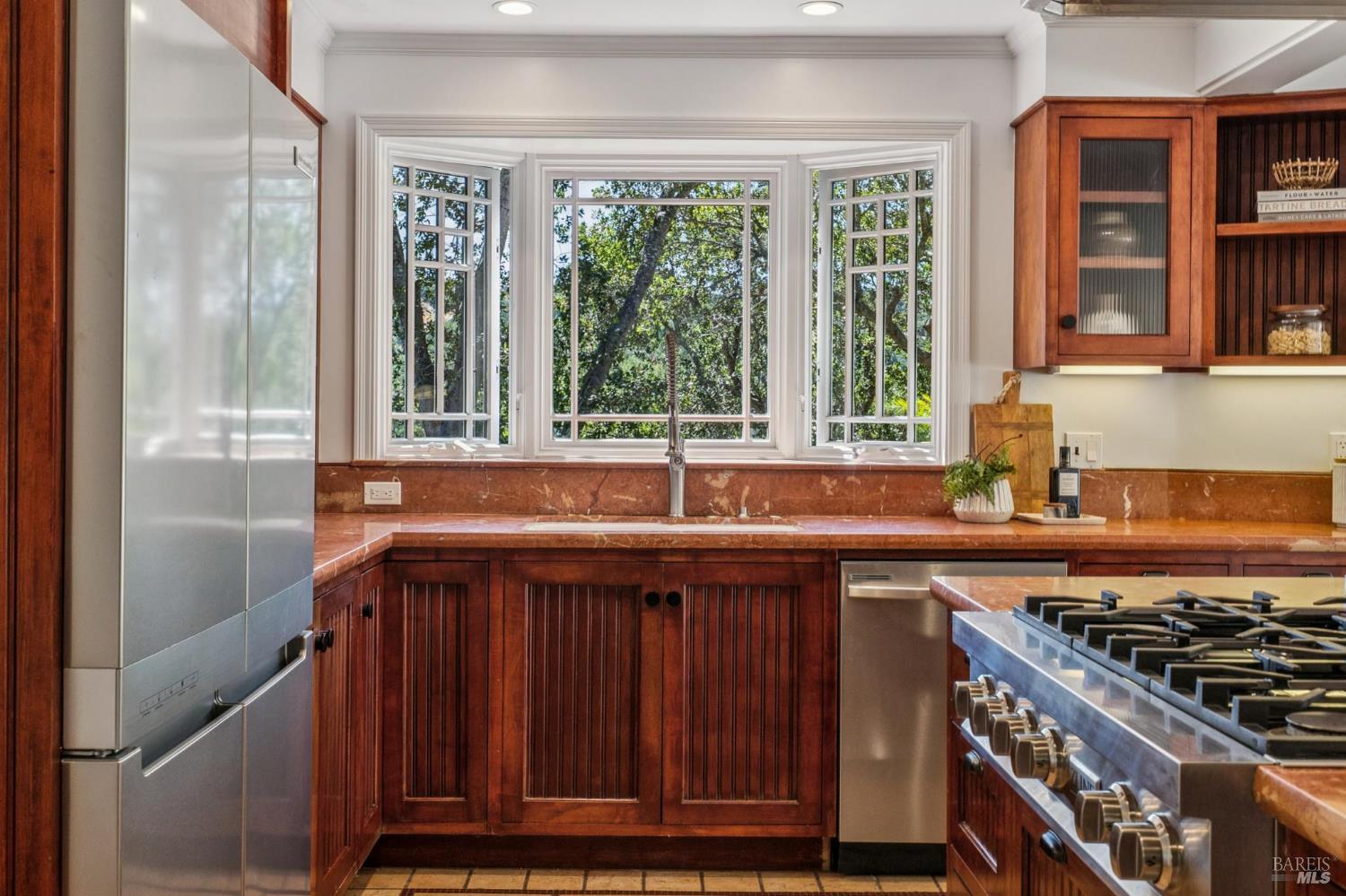 Detail Gallery Image 32 of 76 For 31 Irving Dr, San Anselmo,  CA 94960 - 4 Beds | 2 Baths