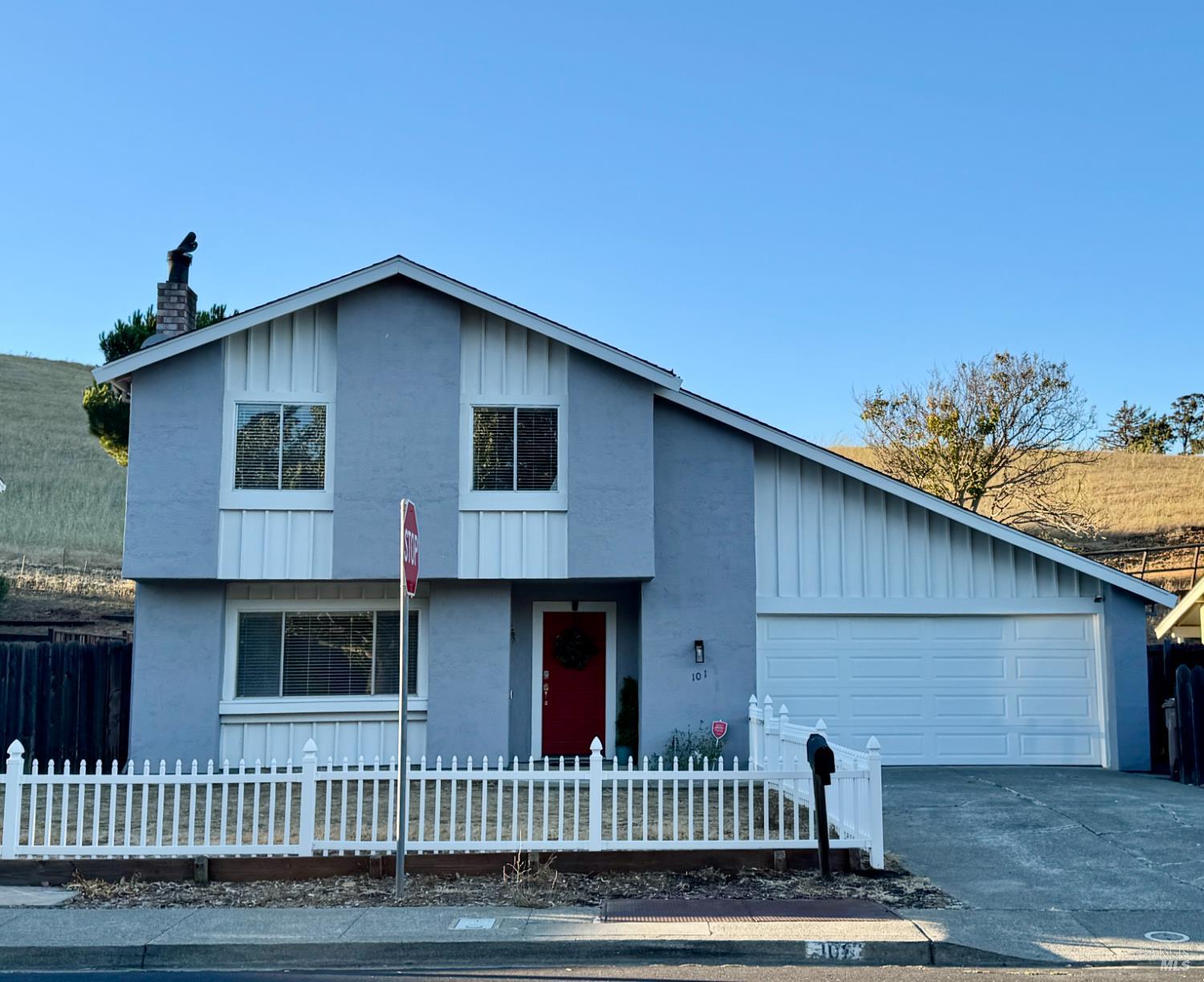 Detail Gallery Image 1 of 35 For 101 Panorama Dr, Benicia,  CA 94510 - 3 Beds | 1/1 Baths