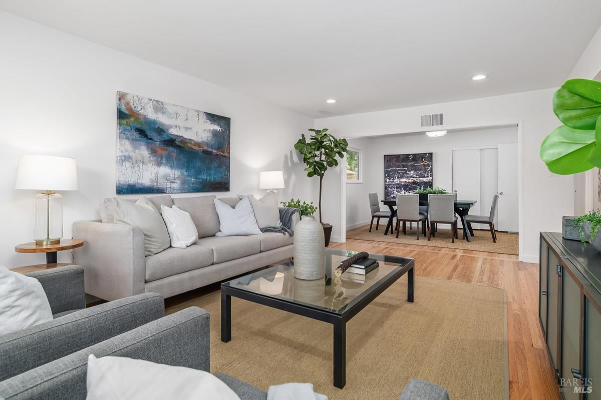 Detail Gallery Image 8 of 23 For 88 Elena Cir, San Rafael,  CA 94903 - 3 Beds | 2 Baths