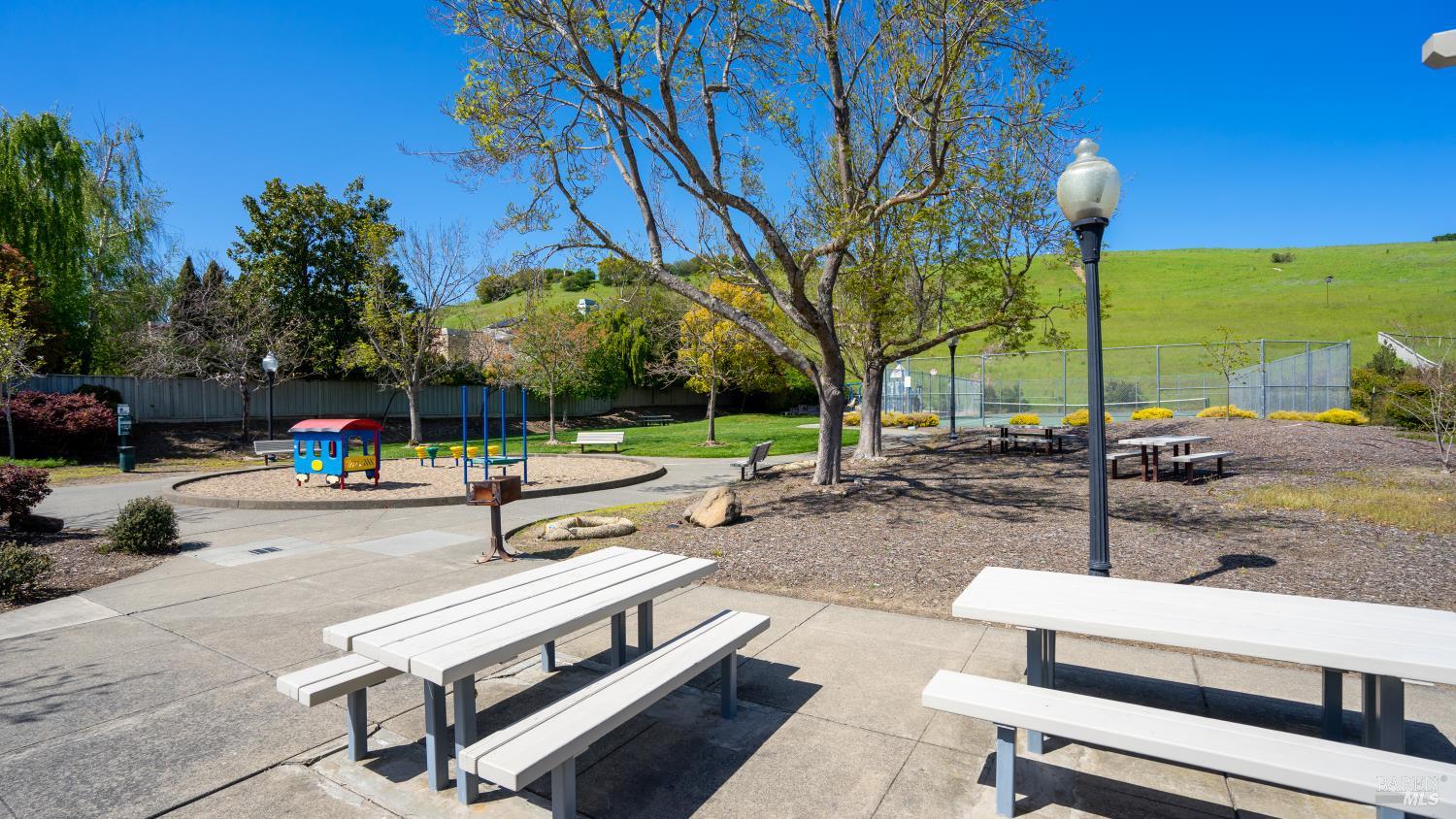 Detail Gallery Image 41 of 56 For 181 Dublin Ct, Petaluma,  CA 94952 - 4 Beds | 2/1 Baths