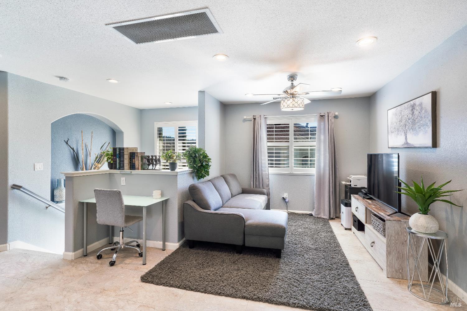 Detail Gallery Image 16 of 33 For 1416 Nighthawk Dr, Santa Rosa,  CA 95409 - 3 Beds | 2/1 Baths