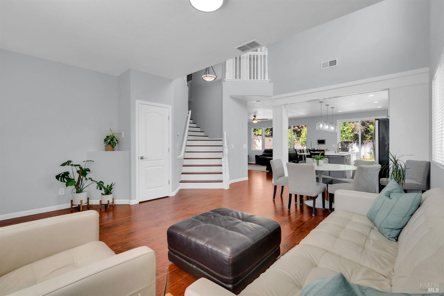 Detail Gallery Image 17 of 43 For 1946 Leaning Oak Ct, Fairfield,  CA 94534 - 5 Beds | 3 Baths