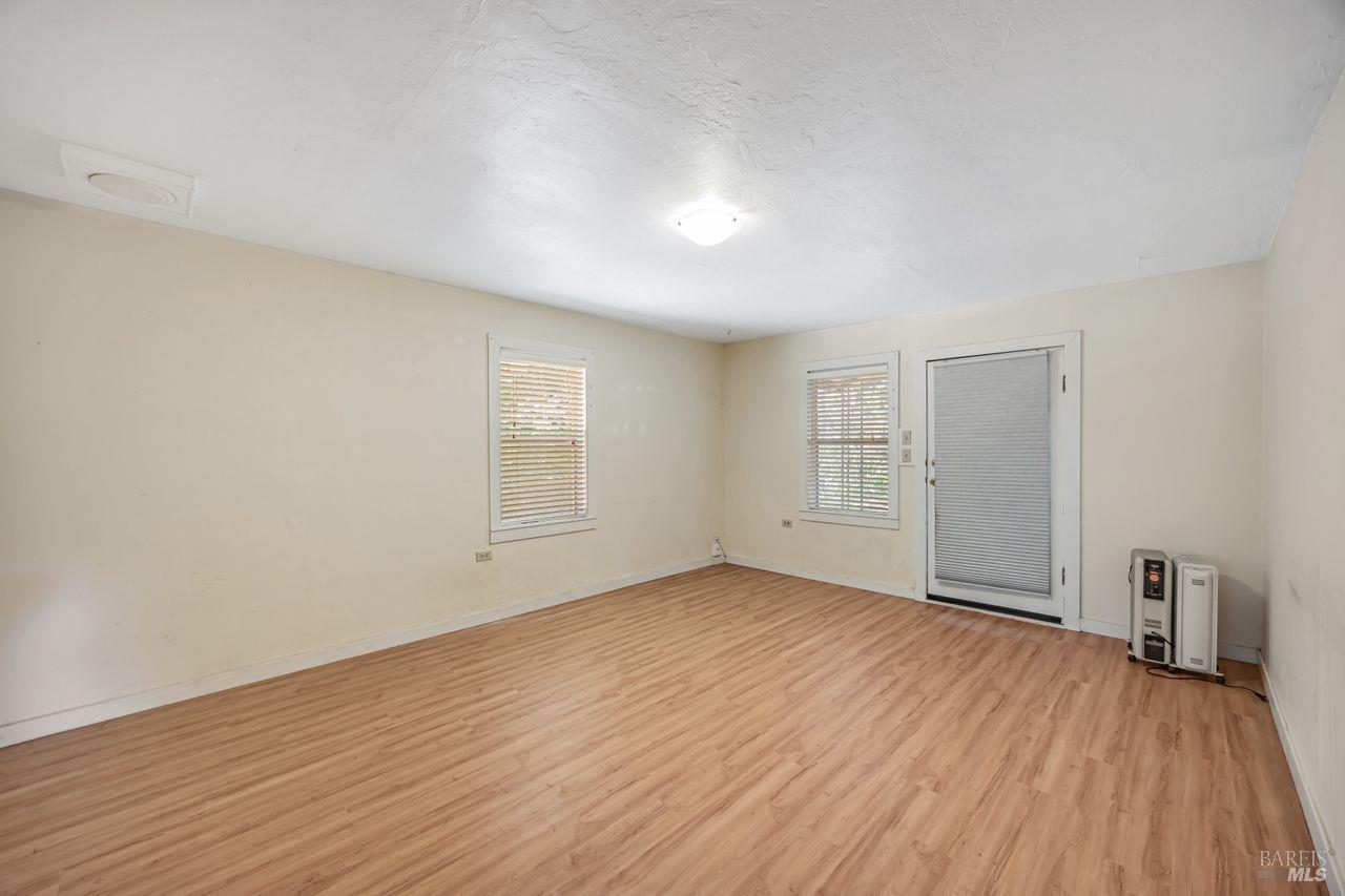 Detail Gallery Image 3 of 38 For 740 First St, Sebastopol,  CA 95472 - 2 Beds | 1 Baths