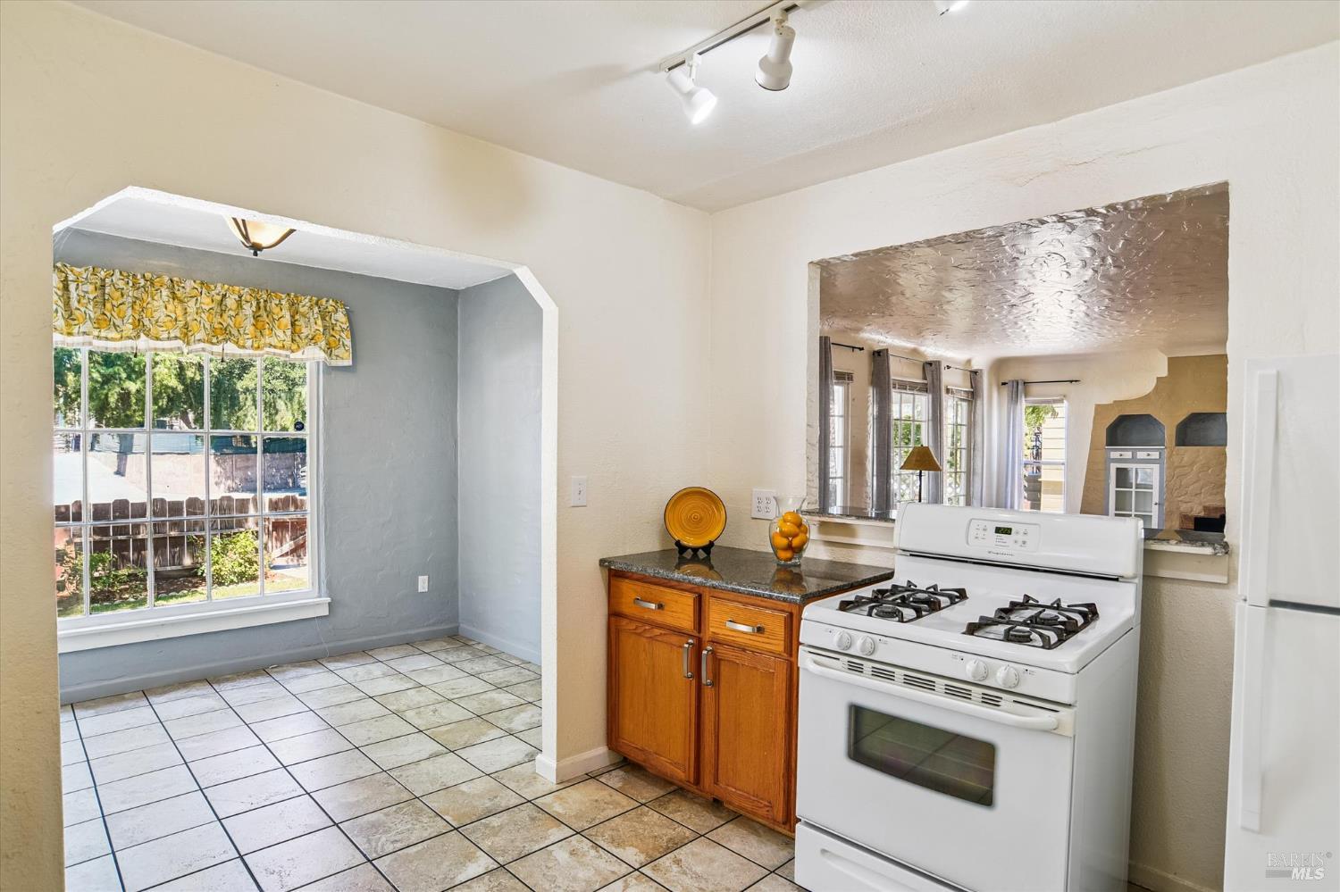 Detail Gallery Image 9 of 30 For 853 Benicia Rd, Vallejo,  CA 94591 - 2 Beds | 1 Baths