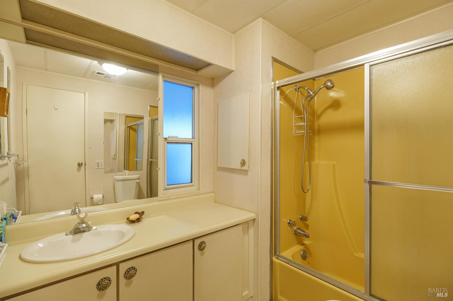 Detail Gallery Image 14 of 17 For 16 Marin Valley Dr, Novato,  CA 94949 - 2 Beds | 2 Baths