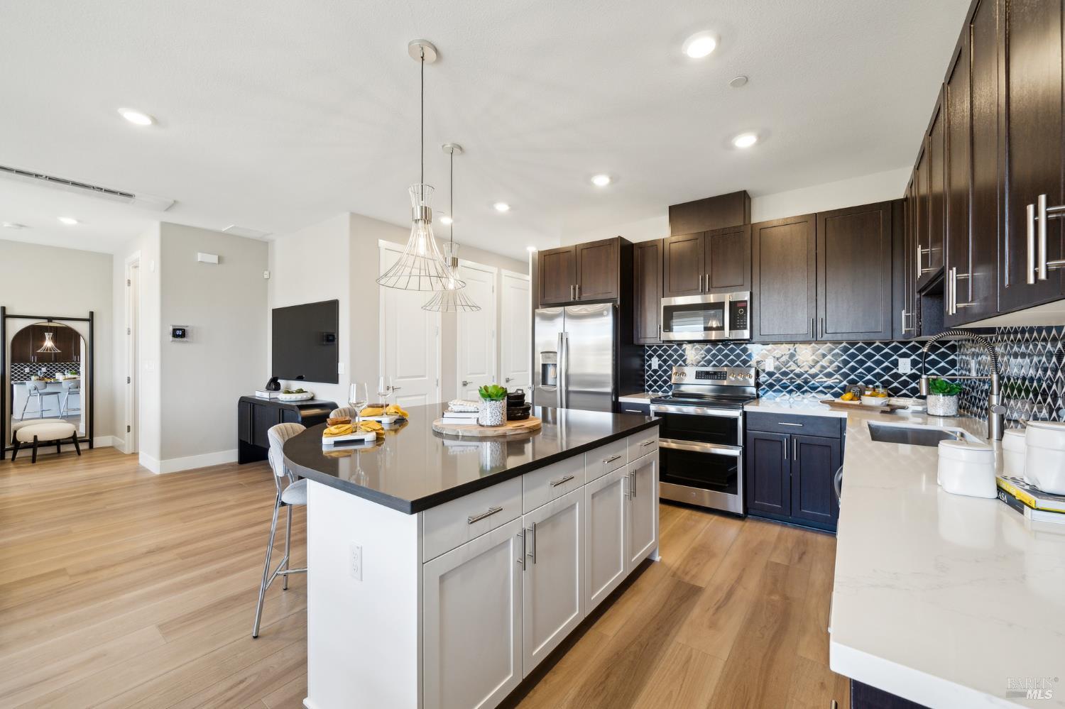 Detail Gallery Image 1 of 15 For 322 Hermes Cmn, Livermore,  CA 94551 - 2 Beds | 2/1 Baths