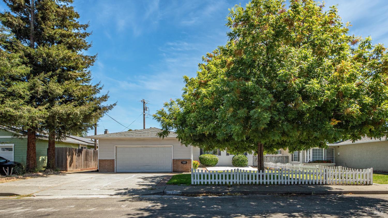 Detail Gallery Image 2 of 47 For 1200 Truman St, Fairfield,  CA 94533 - 3 Beds | 2 Baths