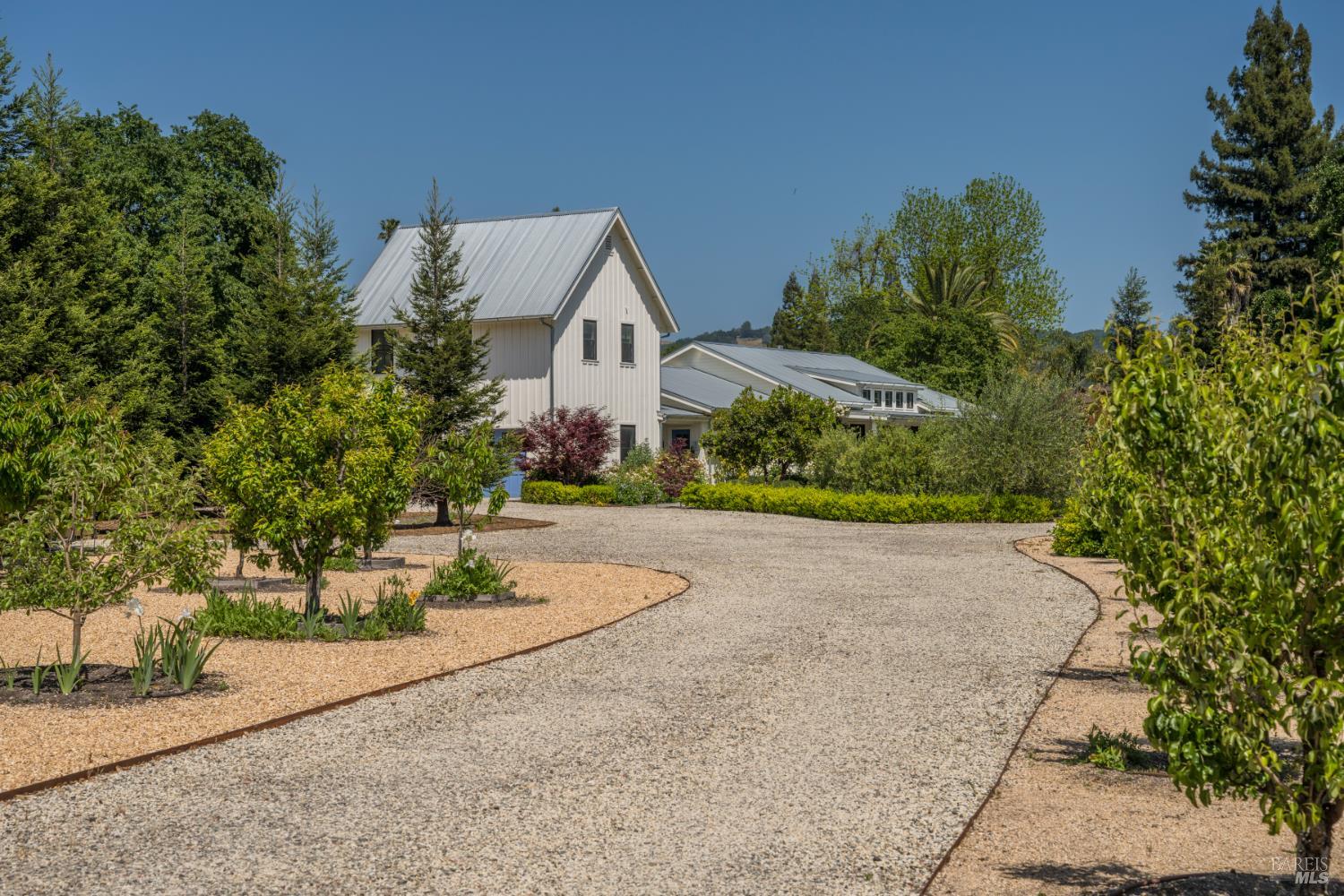 Detail Gallery Image 9 of 46 For 1030 E Macarthur St, Sonoma,  CA 95476 - 3 Beds | 4/1 Baths