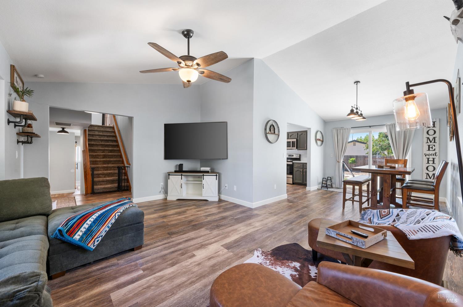 Detail Gallery Image 13 of 49 For 406 Stonecastle Way, Vacaville,  CA 95687 - 4 Beds | 2/1 Baths