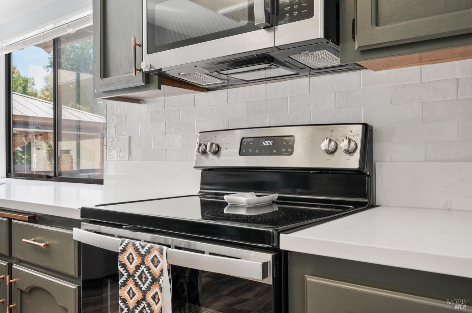 Detail Gallery Image 23 of 49 For 406 Stonecastle Way, Vacaville,  CA 95687 - 4 Beds | 2/1 Baths