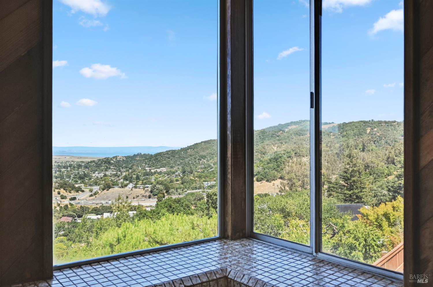 Detail Gallery Image 27 of 49 For 111 Glenside Way, San Rafael,  CA 94903 - 5 Beds | 4/1 Baths