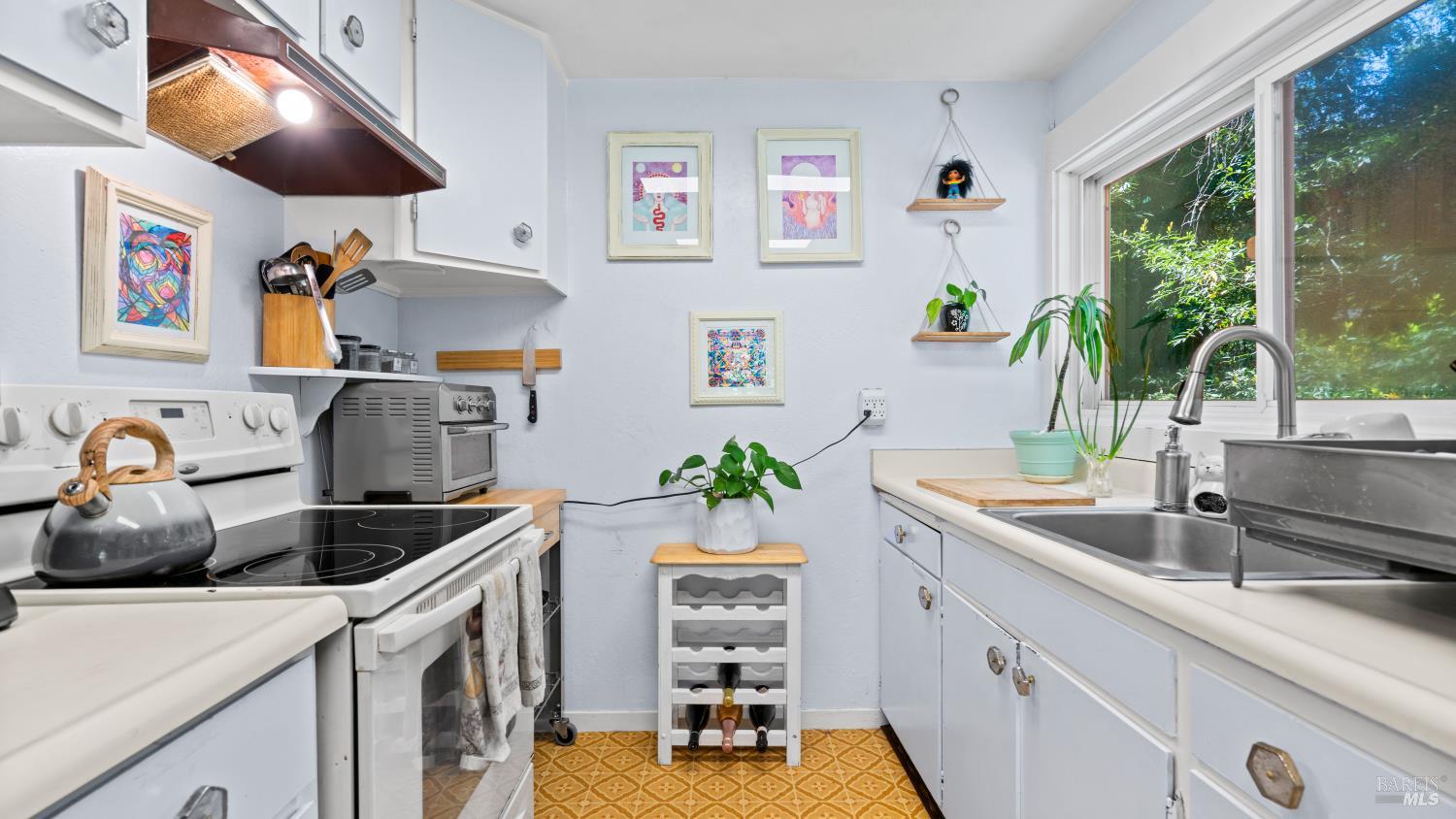 Detail Gallery Image 10 of 71 For 189 Wagnon Rd, Sebastopol,  CA 95472 - 2 Beds | 1 Baths