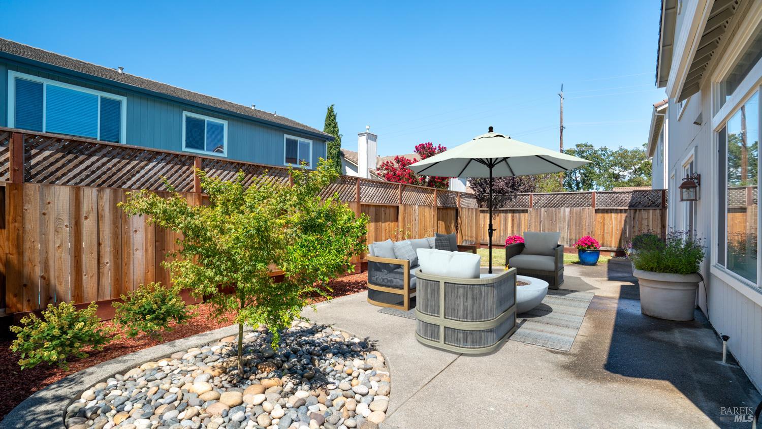 Detail Gallery Image 7 of 47 For 7351 15th Hole Dr, Windsor,  CA 95492 - 3 Beds | 2/1 Baths