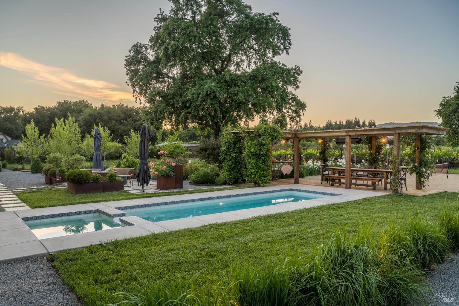 Detail Gallery Image 6 of 46 For 1030 E Macarthur St, Sonoma,  CA 95476 - 3 Beds | 4/1 Baths