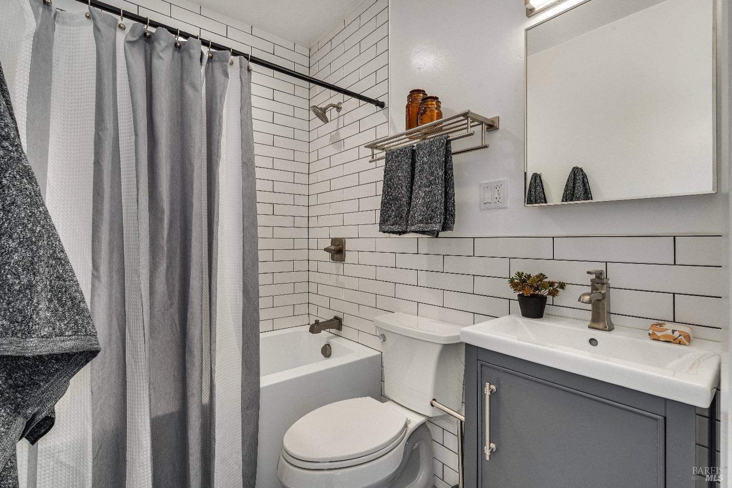 Detail Gallery Image 3 of 33 For 1532 Jefferson St, Napa,  CA 94559 - – Beds | – Baths