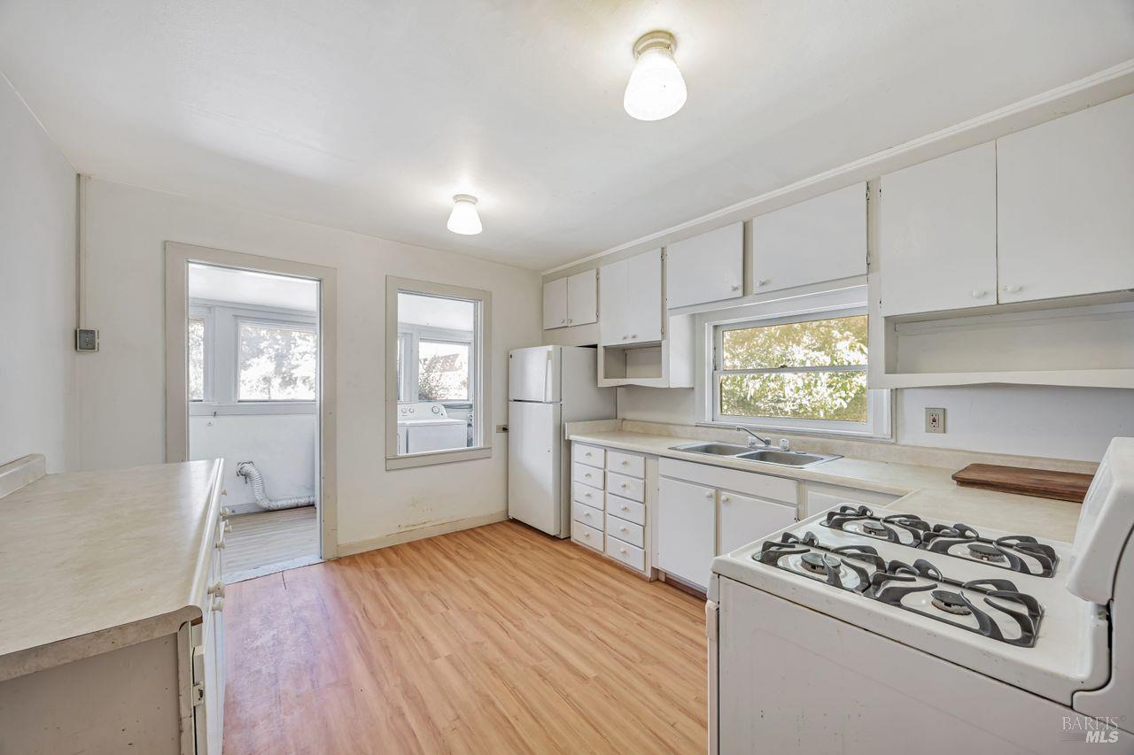 Detail Gallery Image 6 of 38 For 740 First St, Sebastopol,  CA 95472 - 2 Beds | 1 Baths