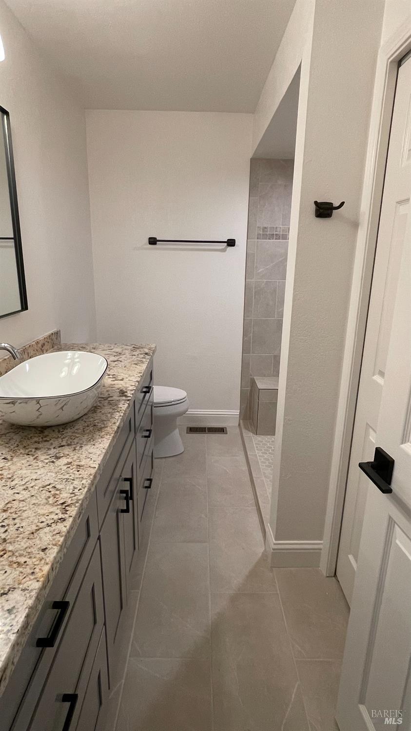 Detail Gallery Image 10 of 13 For 1700 Brush Creek Rd, Santa Rosa,  CA 95404 - 5 Beds | 3/1 Baths