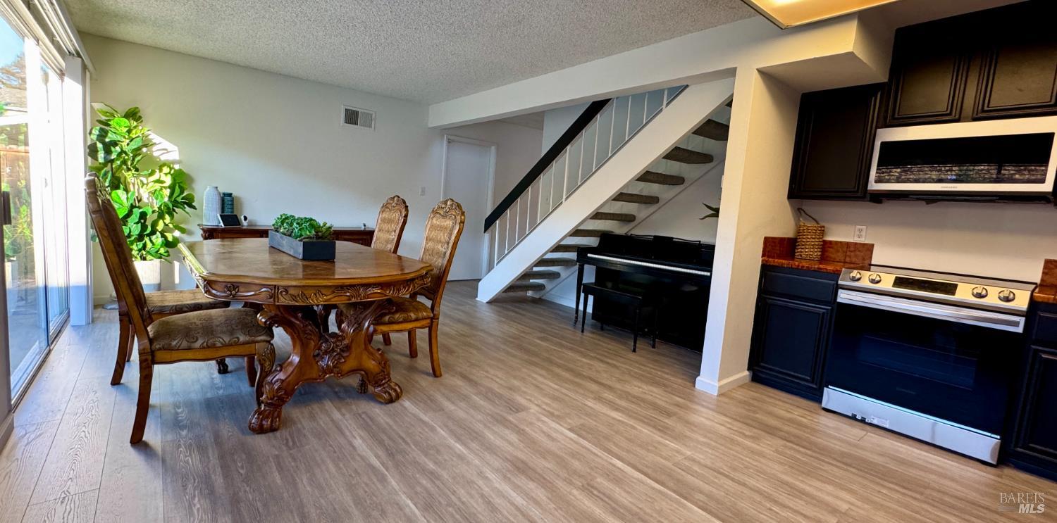 Detail Gallery Image 14 of 35 For 101 Panorama Dr, Benicia,  CA 94510 - 3 Beds | 1/1 Baths