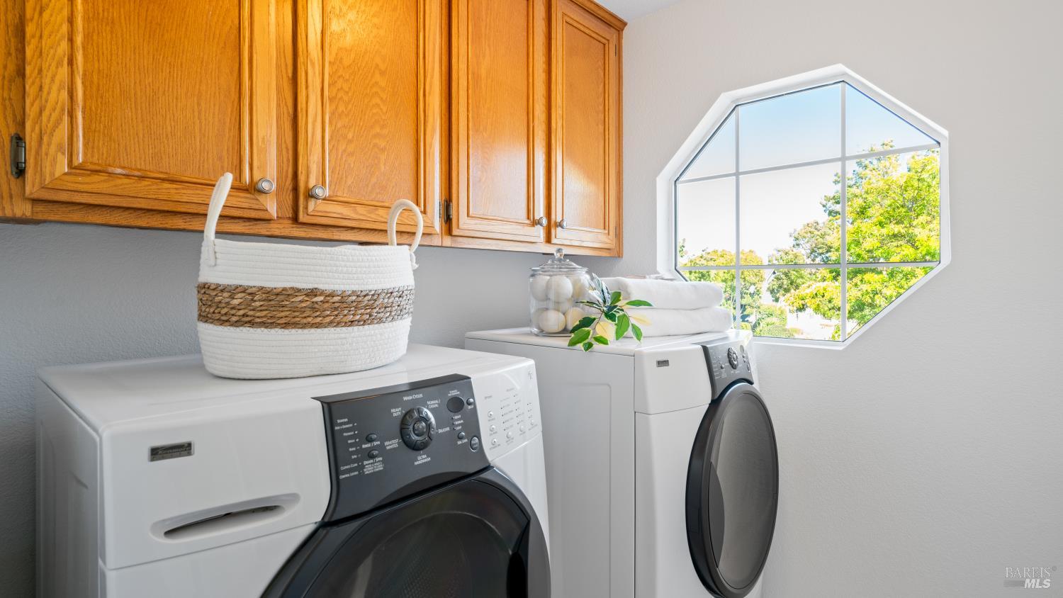 Detail Gallery Image 33 of 56 For 181 Dublin Ct, Petaluma,  CA 94952 - 4 Beds | 2/1 Baths
