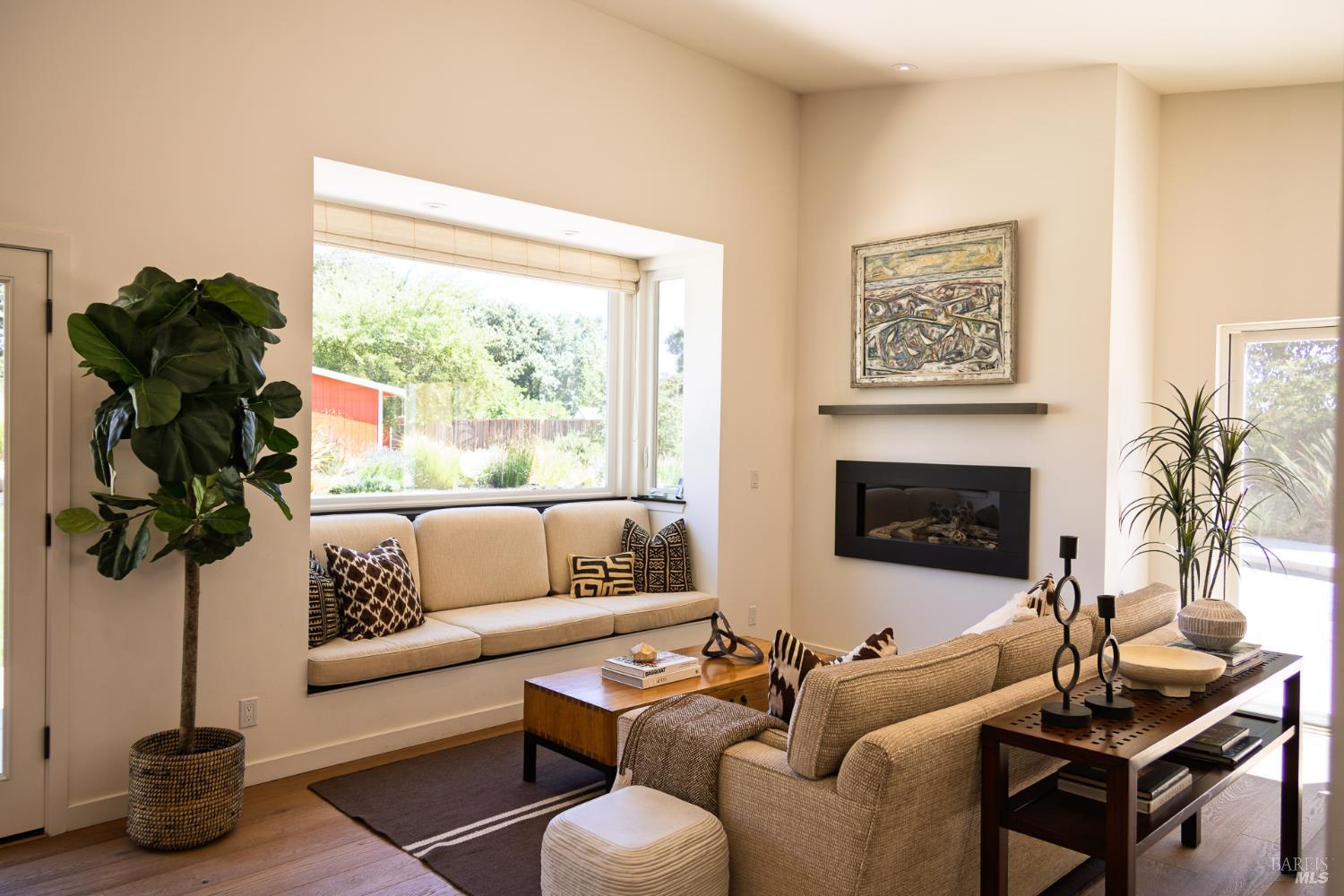 Detail Gallery Image 4 of 19 For 20662 Pueblo Rd, Sonoma,  CA 95476 - 3 Beds | 3/1 Baths