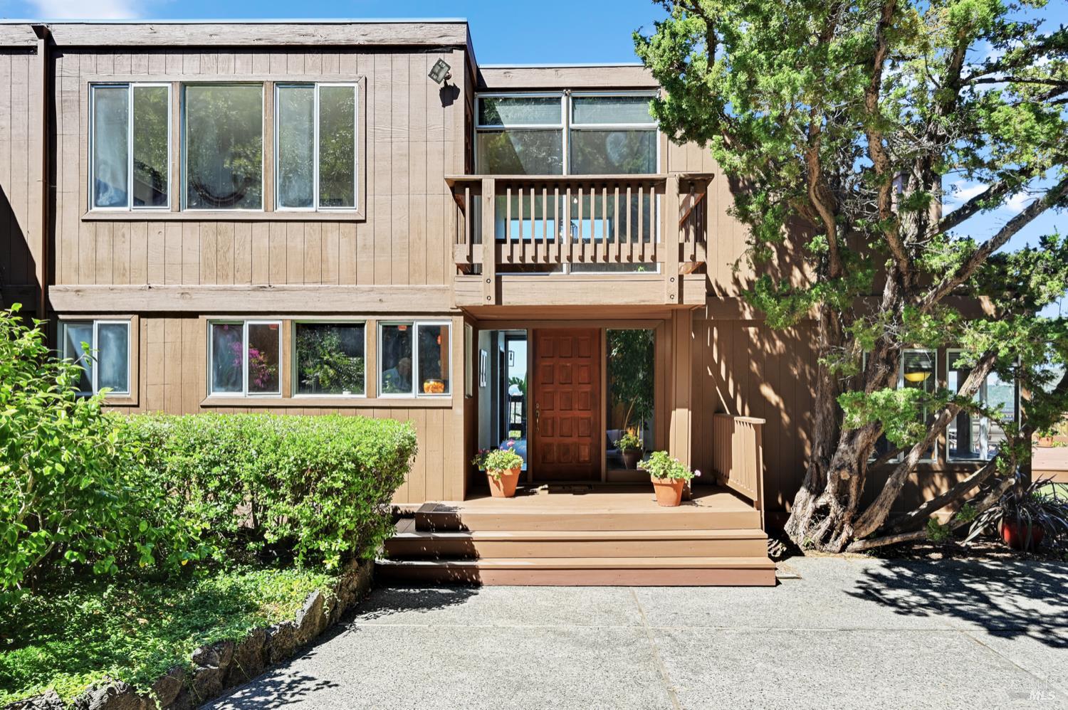 Detail Gallery Image 4 of 49 For 111 Glenside Way, San Rafael,  CA 94903 - 5 Beds | 4/1 Baths