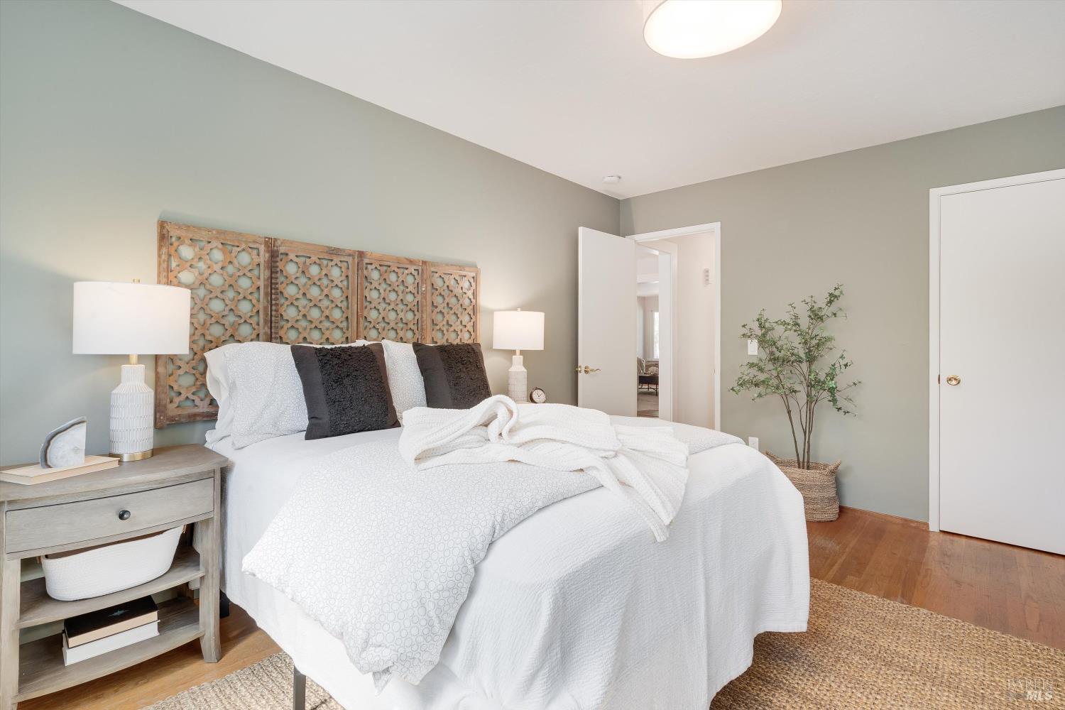 Detail Gallery Image 4 of 46 For 19100 Ola Ct, Sonoma,  CA 95476 - 2 Beds | 2 Baths