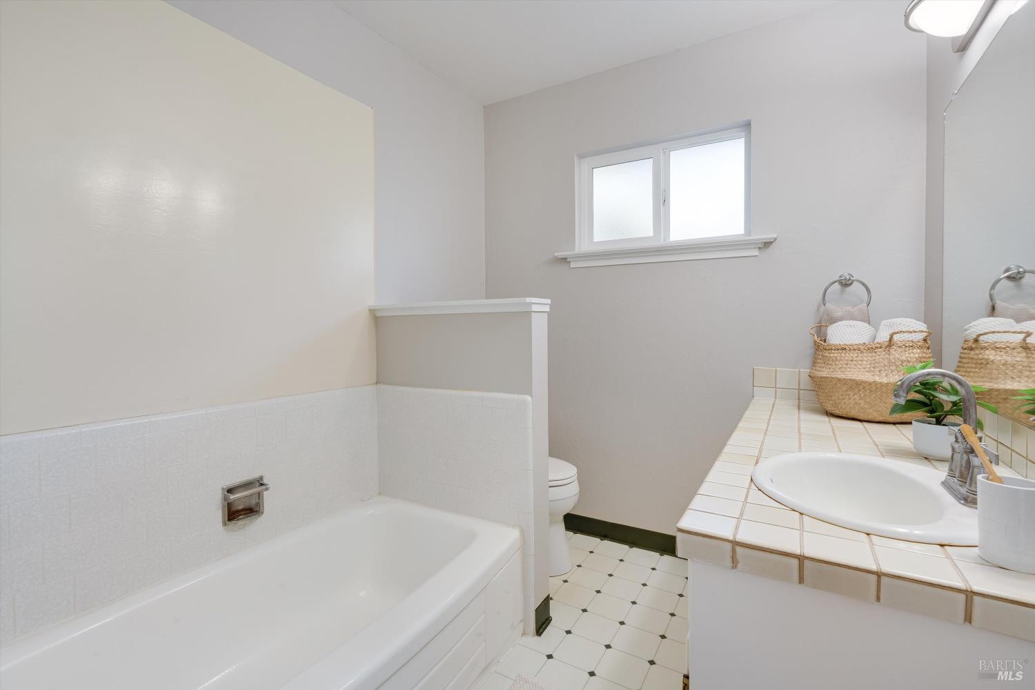 Detail Gallery Image 27 of 46 For 19100 Ola Ct, Sonoma,  CA 95476 - 2 Beds | 2 Baths