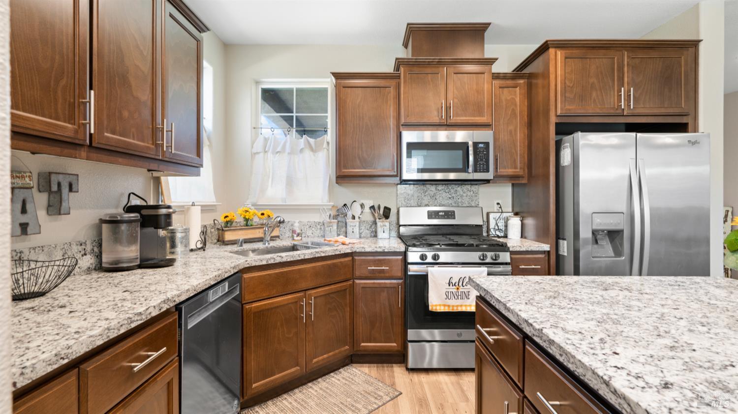 Detail Gallery Image 13 of 35 For 570 Syracuse Ln, Dixon,  CA 95620 - 3 Beds | 2 Baths