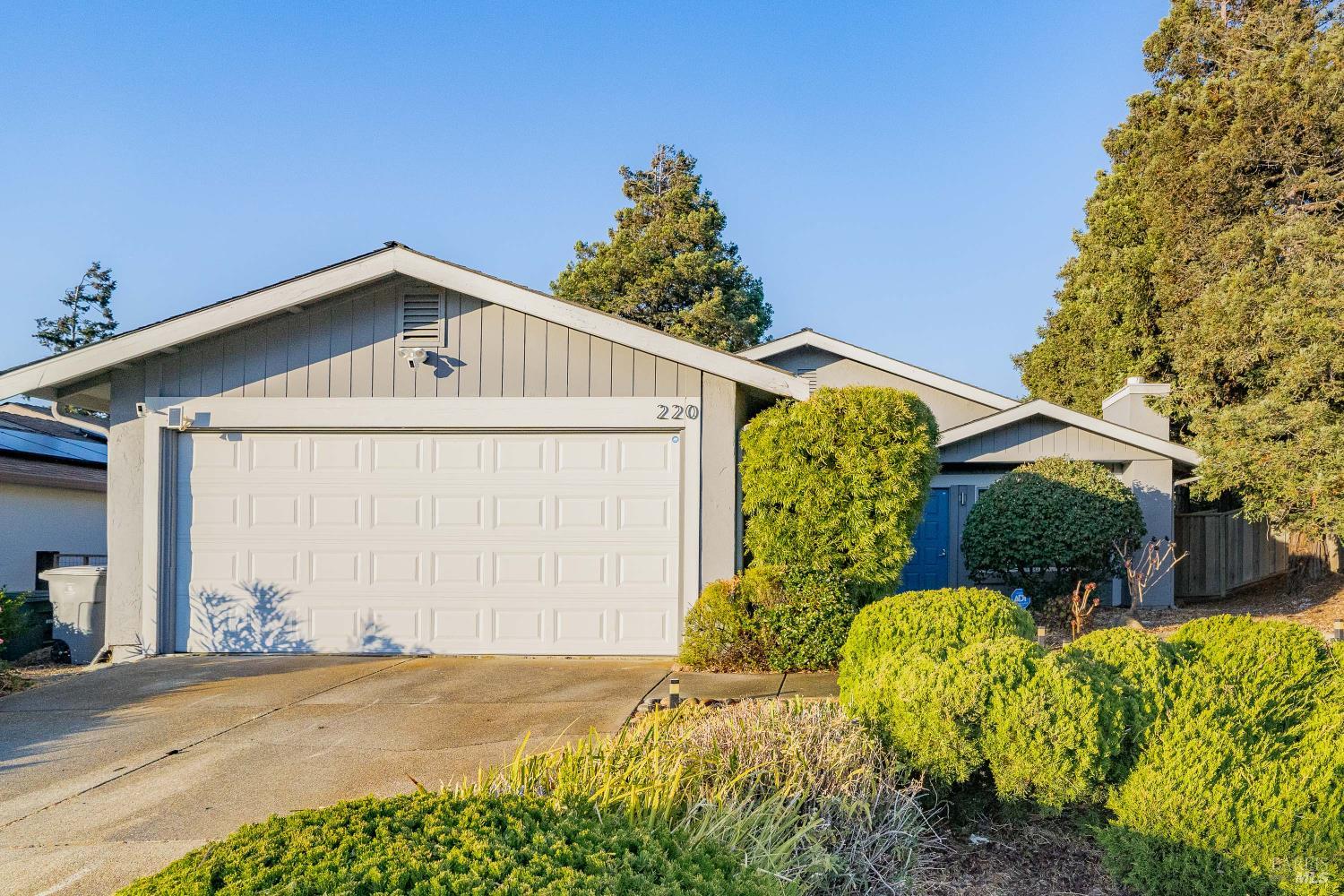 Detail Gallery Image 4 of 41 For 220 Bluebell Pl, Vallejo,  CA 94591 - 4 Beds | 2 Baths