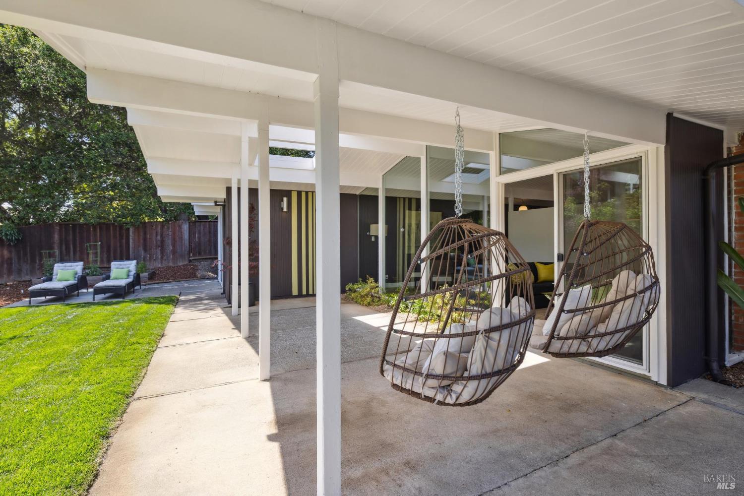 Detail Gallery Image 10 of 37 For 819 Greenberry Ln, San Rafael,  CA 94903 - 4 Beds | 2 Baths