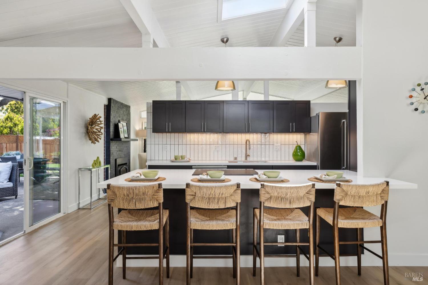 Detail Gallery Image 13 of 37 For 819 Greenberry Ln, San Rafael,  CA 94903 - 4 Beds | 2 Baths