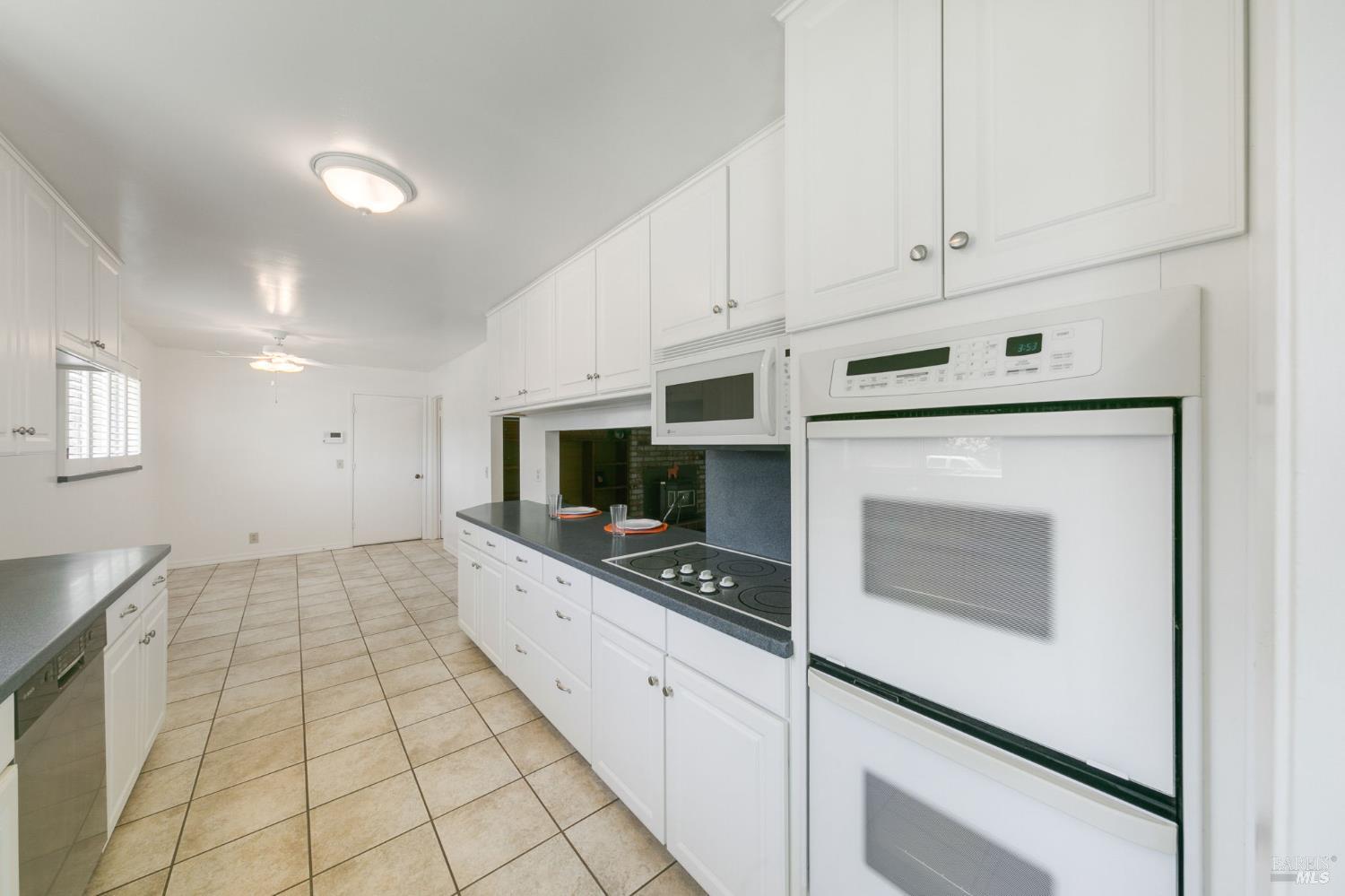 Detail Gallery Image 11 of 50 For 390 S Almond St, Dixon,  CA 95620 - 4 Beds | 2/1 Baths