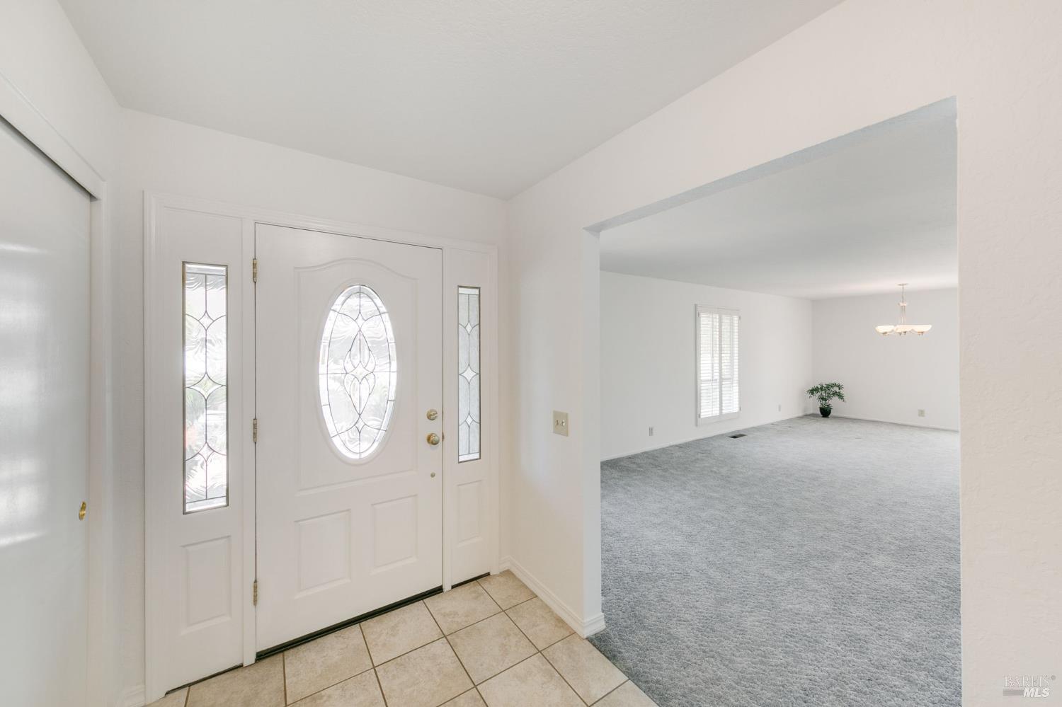 Detail Gallery Image 4 of 50 For 390 S Almond St, Dixon,  CA 95620 - 4 Beds | 2/1 Baths