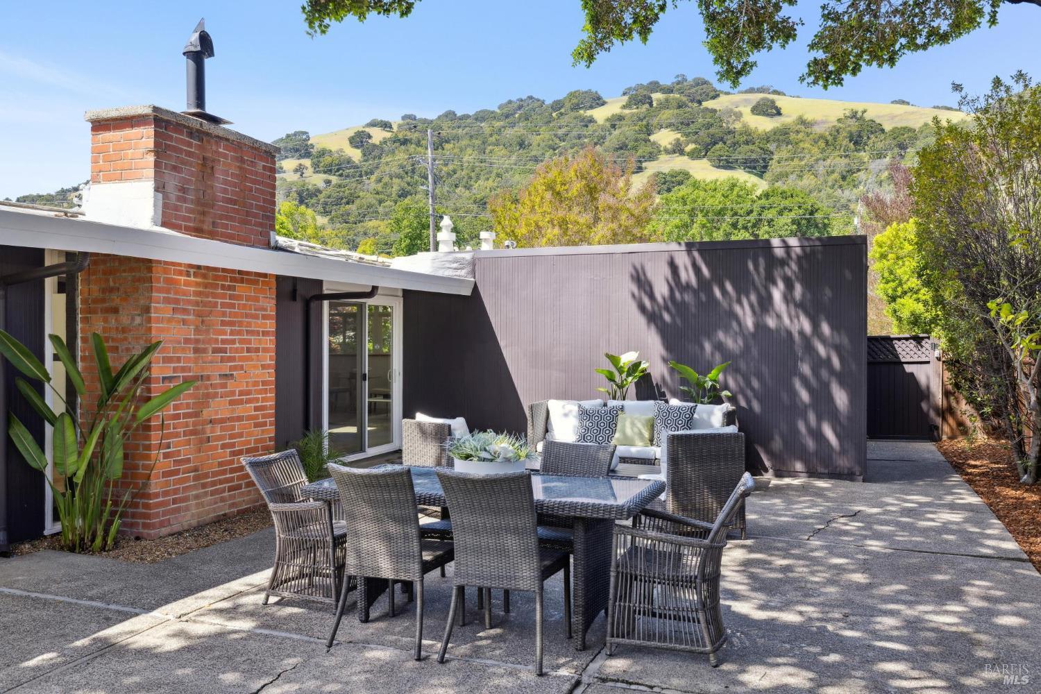 Detail Gallery Image 21 of 37 For 819 Greenberry Ln, San Rafael,  CA 94903 - 4 Beds | 2 Baths
