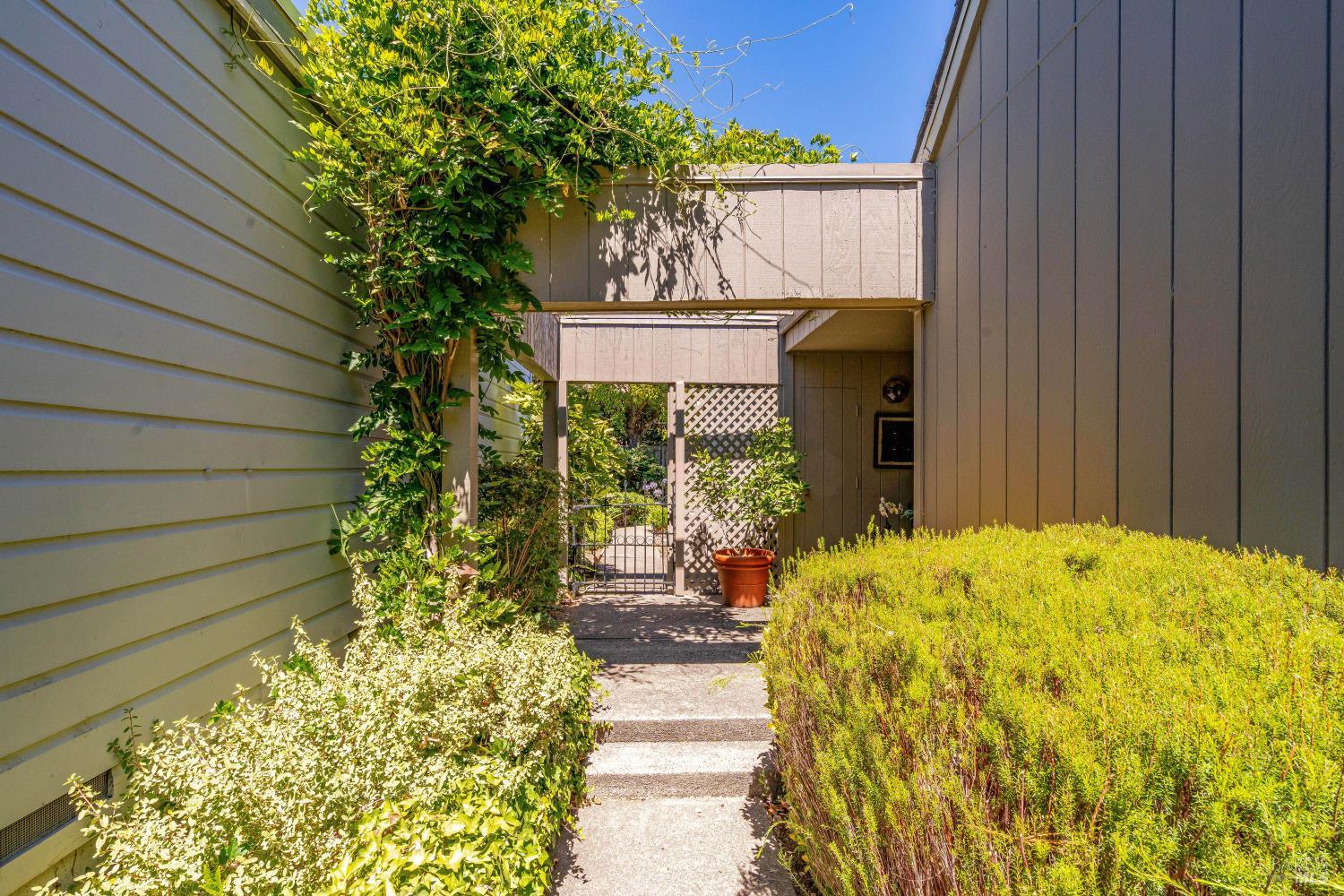 Detail Gallery Image 6 of 43 For 1329 Avenida Sebastiani Unkn, Sonoma,  CA 95476 - 2 Beds | 2 Baths