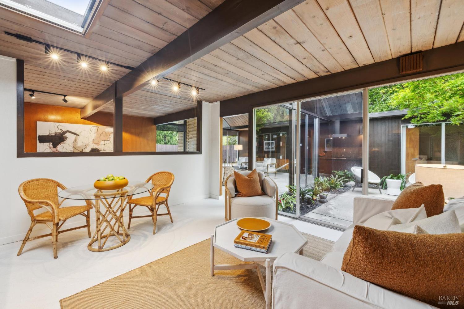 Detail Gallery Image 26 of 55 For 87 Mount Rainier Dr, San Rafael,  CA 94903 - 5 Beds | 2 Baths