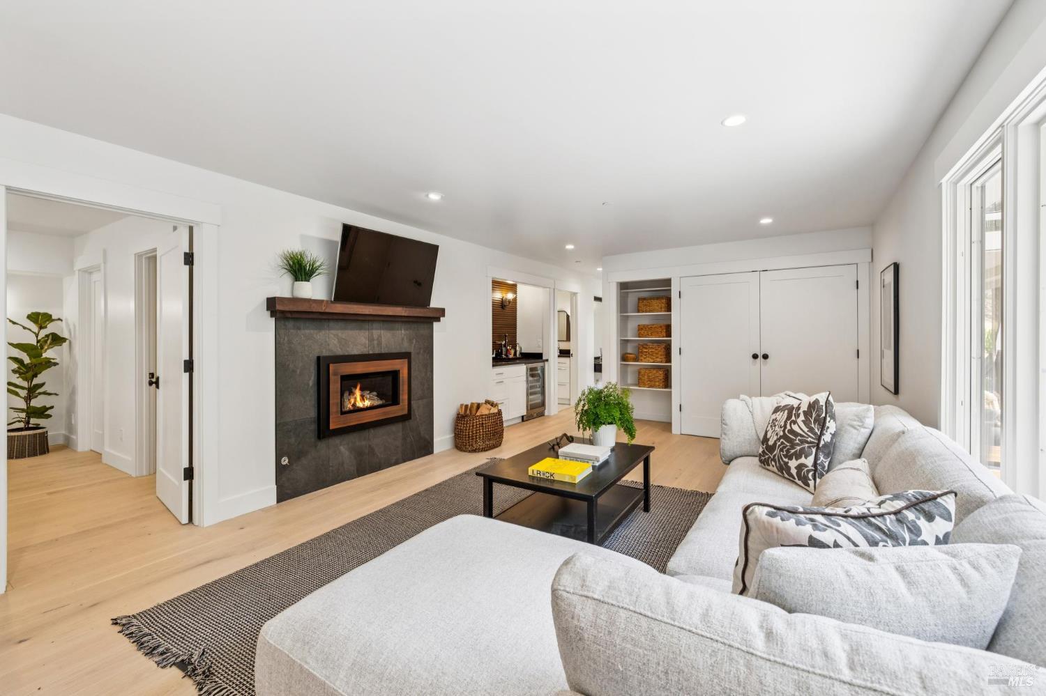 Detail Gallery Image 22 of 29 For 31 Indian Rd, San Rafael,  CA 94903 - 4 Beds | 3 Baths