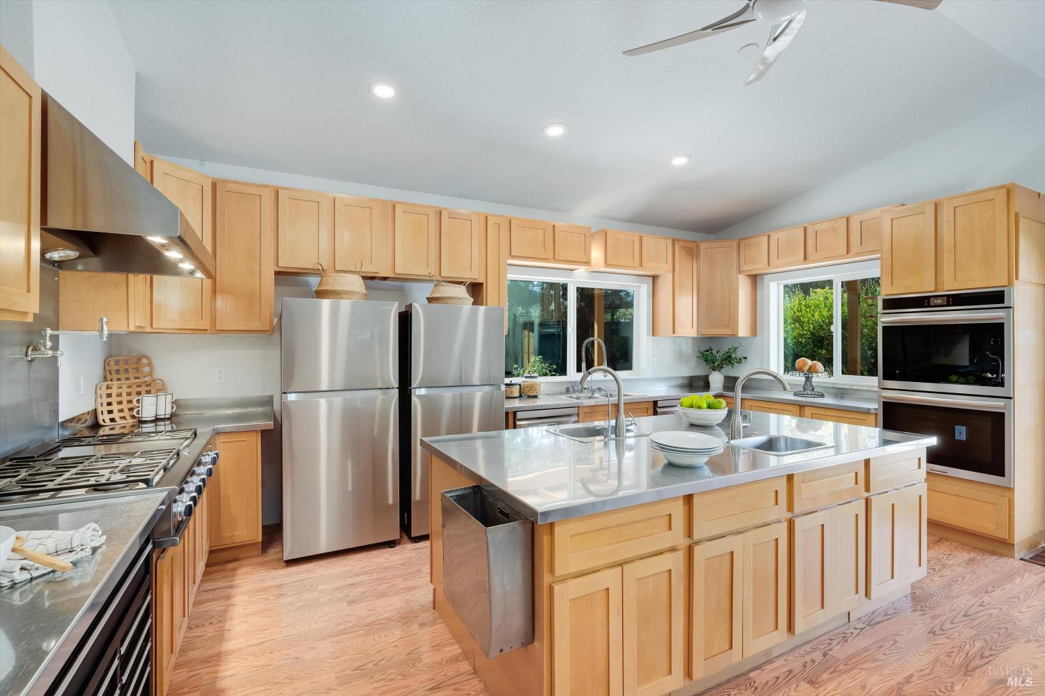 Detail Gallery Image 3 of 46 For 19100 Ola Ct, Sonoma,  CA 95476 - 2 Beds | 2 Baths