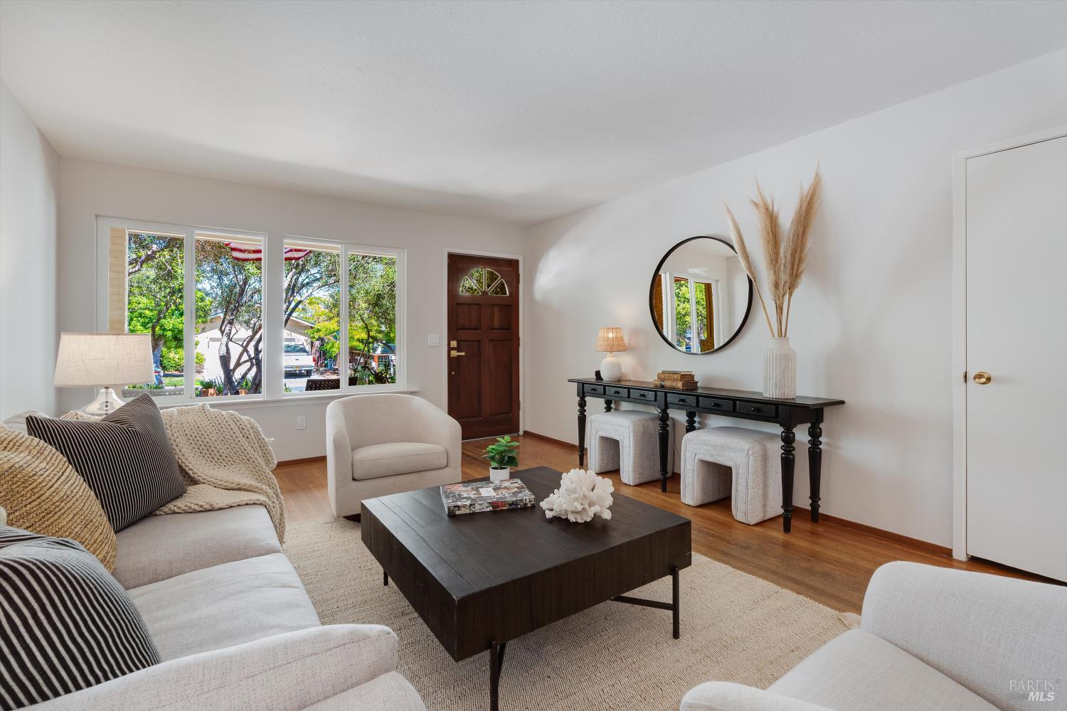 Detail Gallery Image 10 of 46 For 19100 Ola Ct, Sonoma,  CA 95476 - 2 Beds | 2 Baths