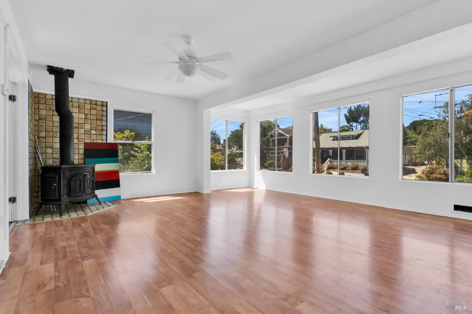 Detail Gallery Image 4 of 22 For 1416 Napa St, Vallejo,  CA 94590 - 2 Beds | 2 Baths