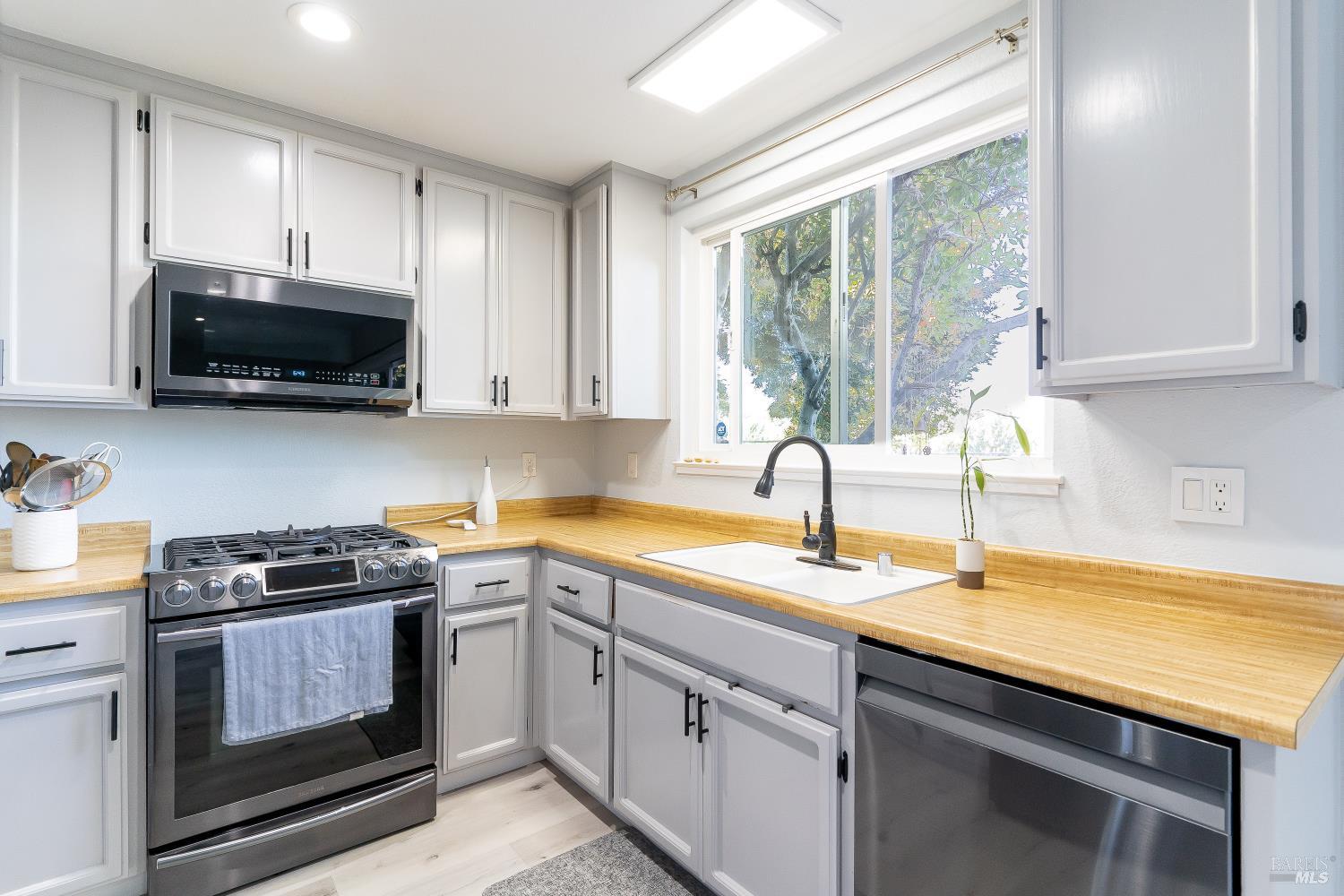 Detail Gallery Image 25 of 41 For 220 Bluebell Pl, Vallejo,  CA 94591 - 4 Beds | 2 Baths