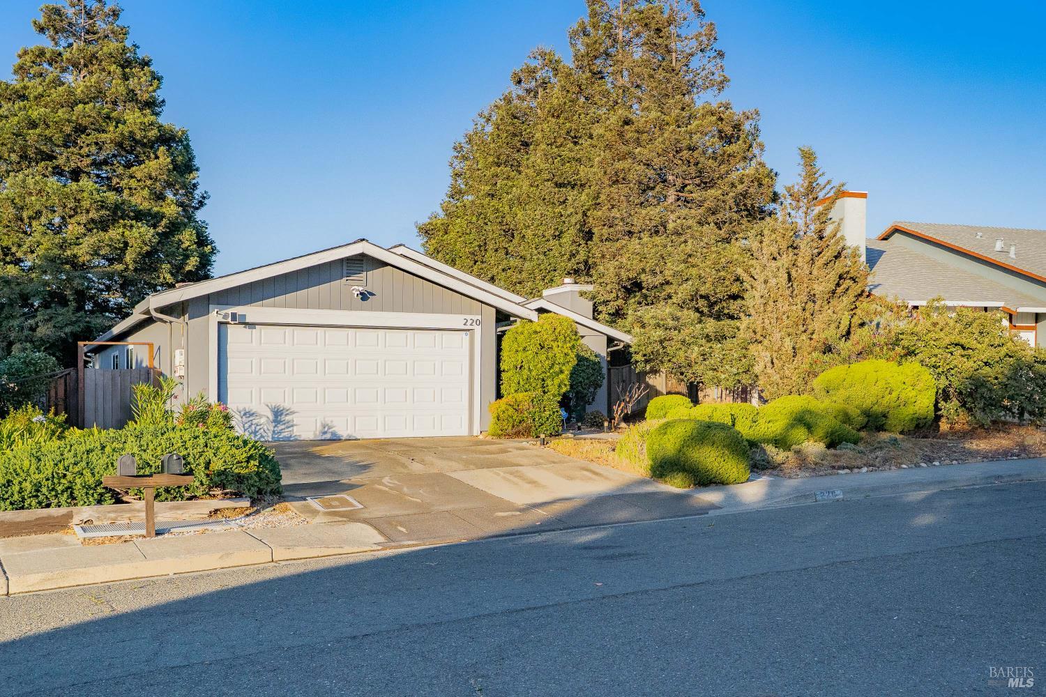 Detail Gallery Image 2 of 41 For 220 Bluebell Pl, Vallejo,  CA 94591 - 4 Beds | 2 Baths