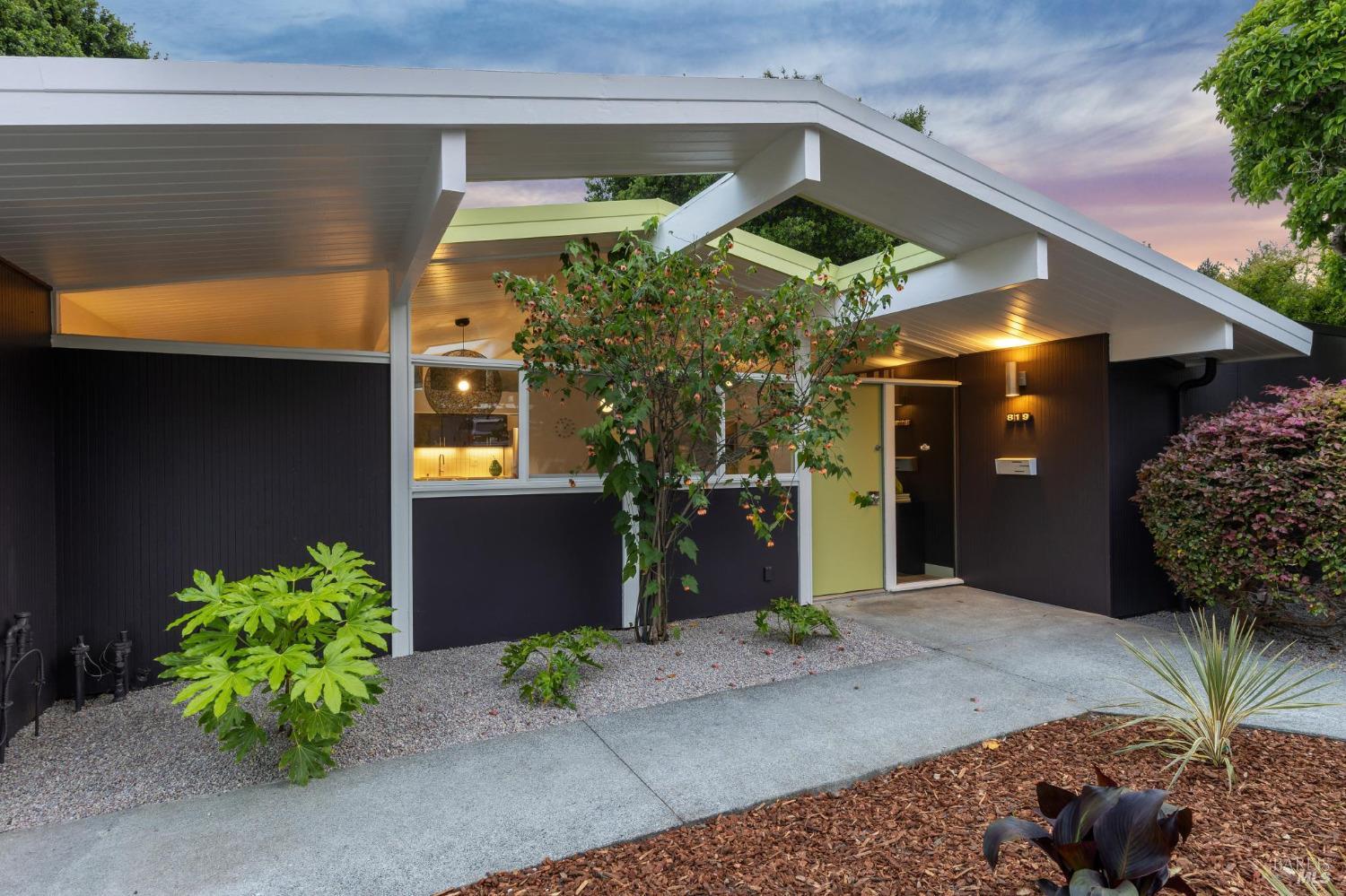 Detail Gallery Image 27 of 37 For 819 Greenberry Ln, San Rafael,  CA 94903 - 4 Beds | 2 Baths